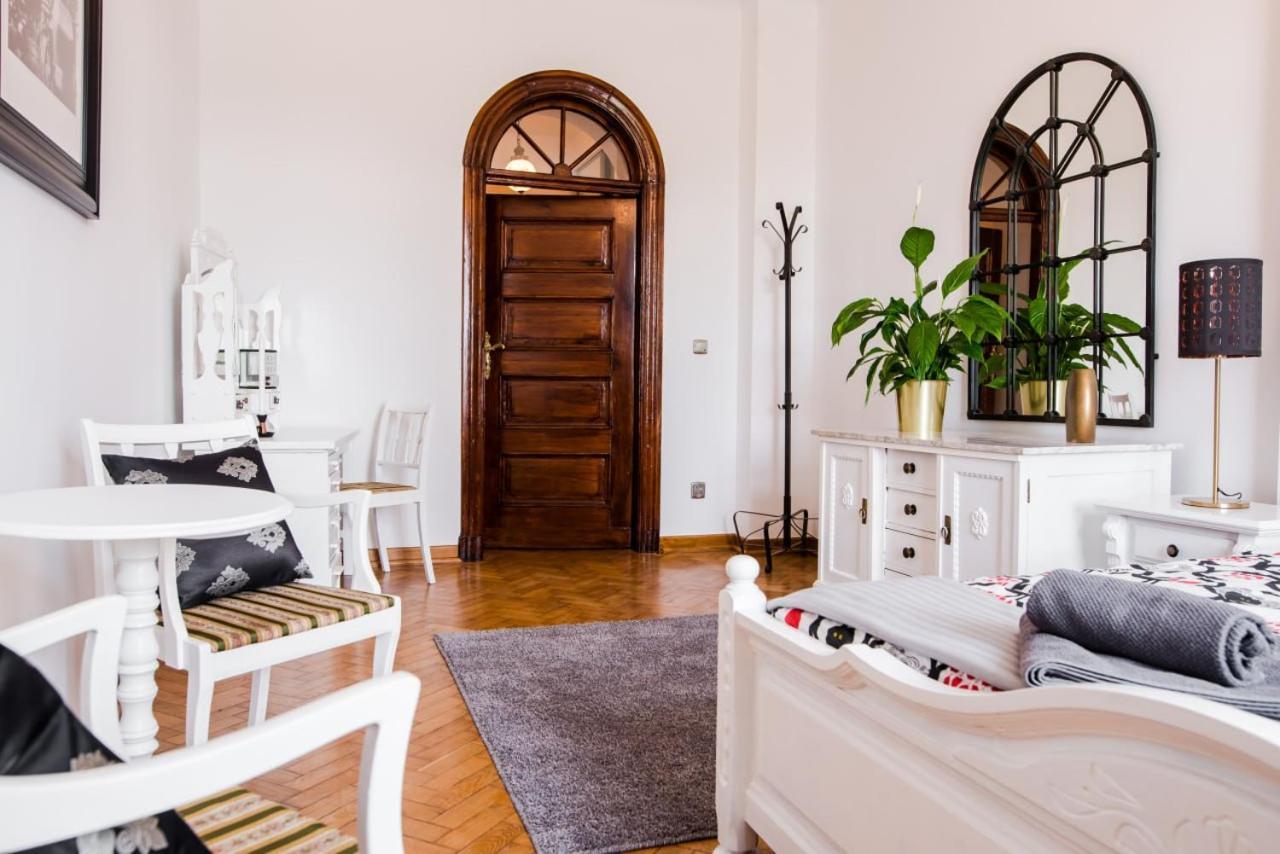 Halby Luxury Rooms Chmielna 73B Varsóvia Exterior foto